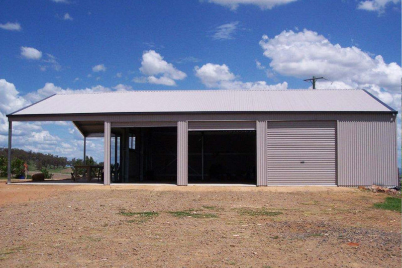 triple garage with awning