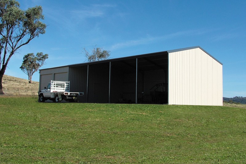 Colorbond farm shed with two lock up bays