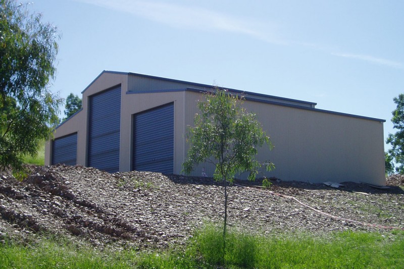 Large triple roller door barn