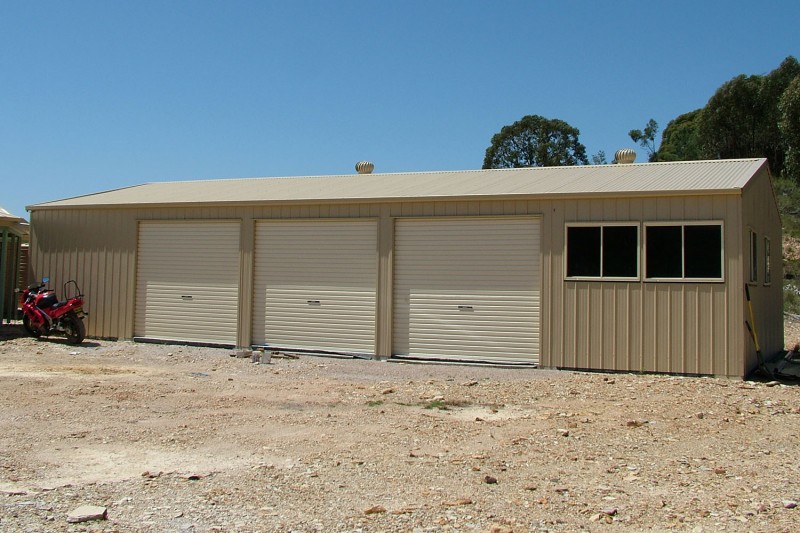 Large workshop shed with three lock ups and two extra bays