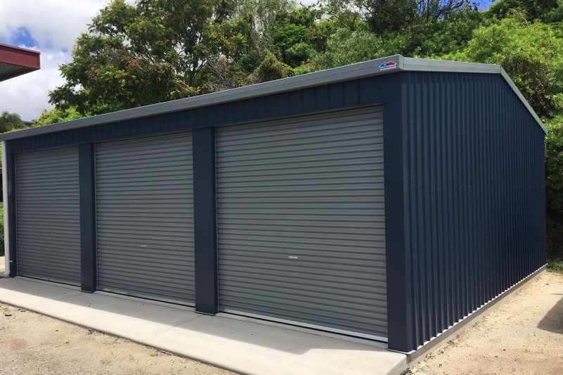 Triple garage with doors on length