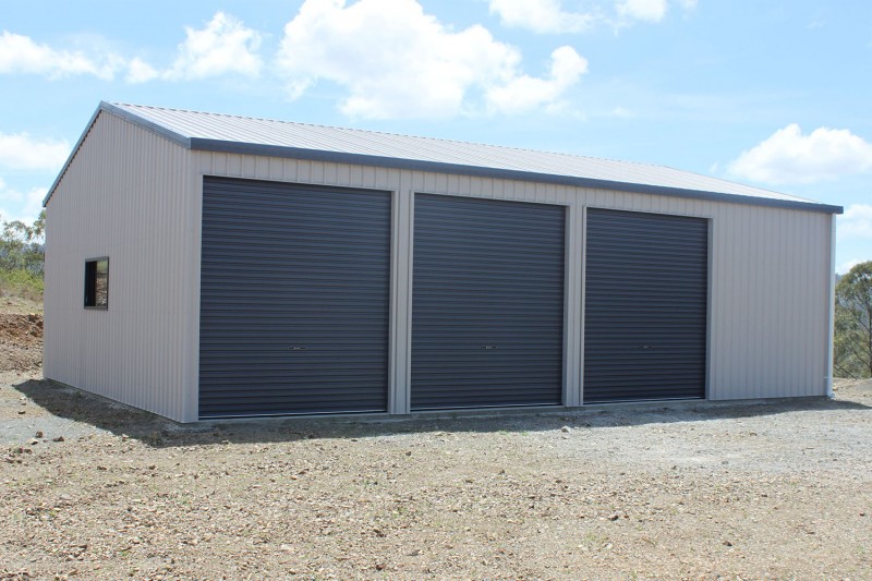 Triple garage with extra storgae bay