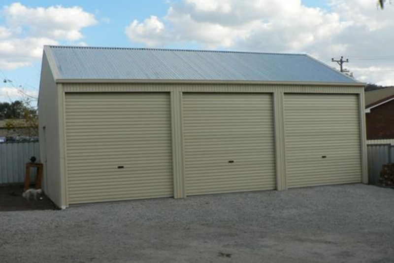Triple garage with steep roof pitch
